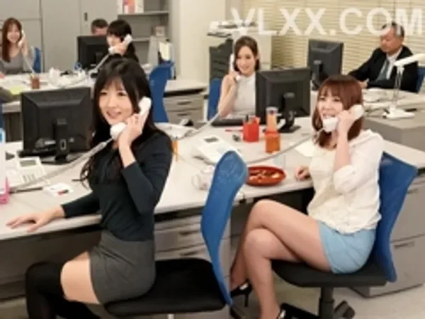 Đi học phụ đạo hè, nhóm học sinh hấp diêm cô giáo trẻ
