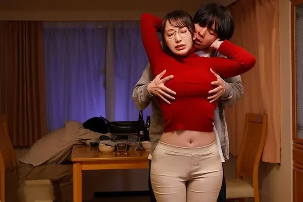 Saika Kawakita và những ông chú may mắn